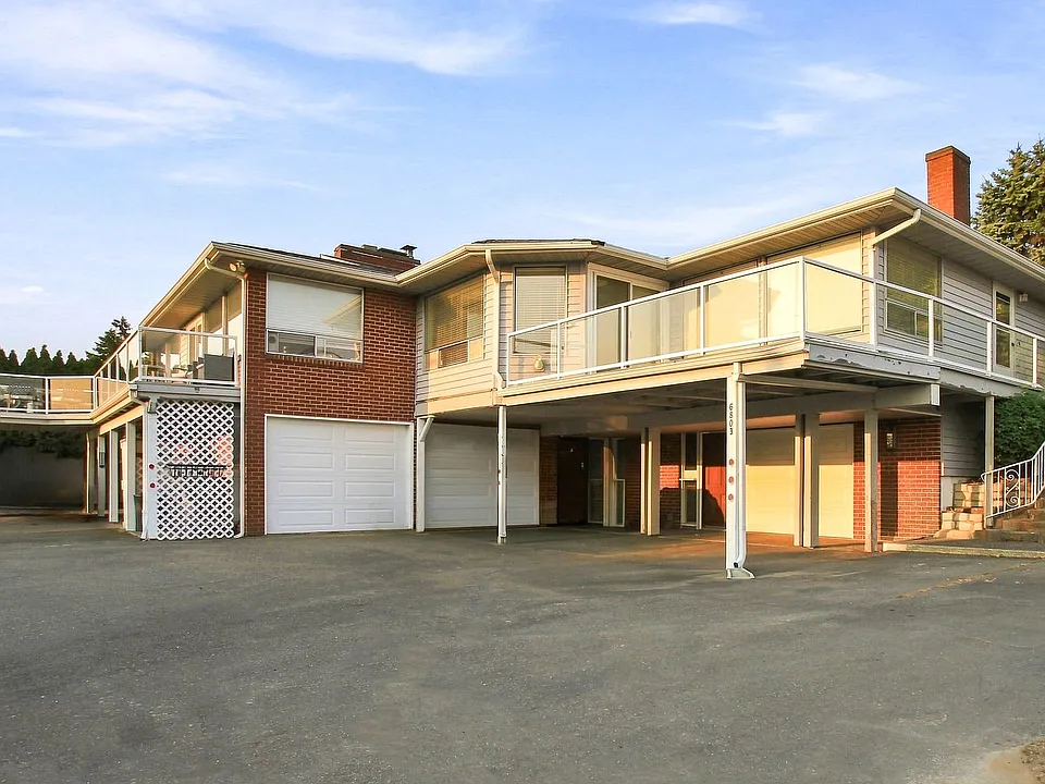 6803-6805 E Side Dr NE