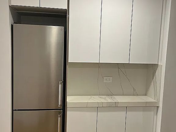2nd image of 160 E 27th St APT 8D