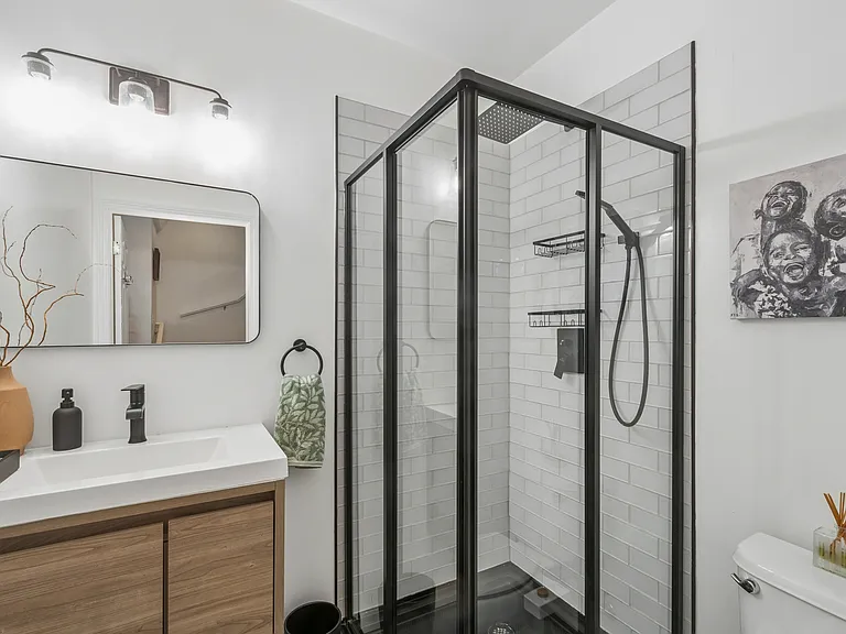 2504 S Calumet Ave — Photo 7