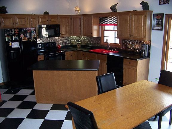 4th image of 1551 W Forest Ln