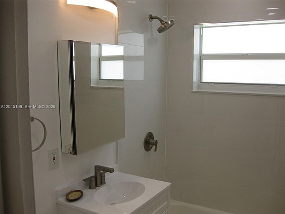 5th image of 1520 NE 14th St