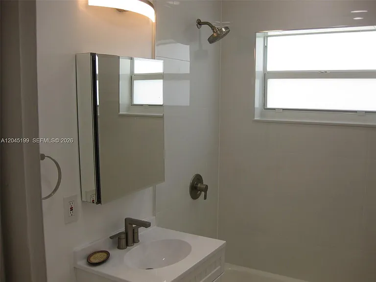 1520 NE 14th St — Photo 5