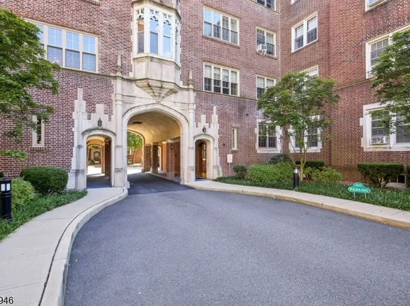 133 Summit Ave BLDG 4 #39, Summit City, NJ 07901