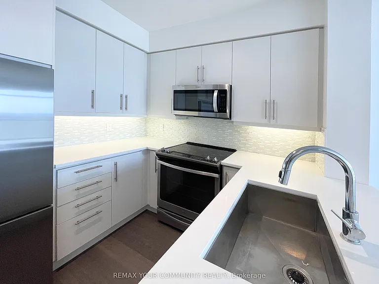 65 Oneida Cres #1206 — Photo 6