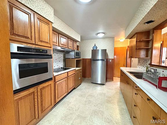 4th image of 14 Ridgewood Dr