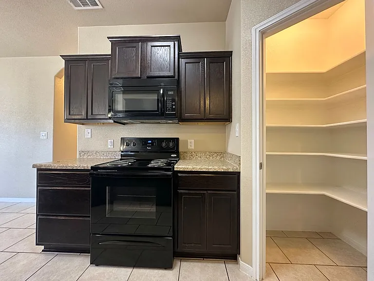 4601 Cambridge Dr — Photo 11