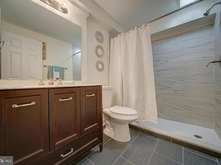 494 Pitt Ct — Photo 13