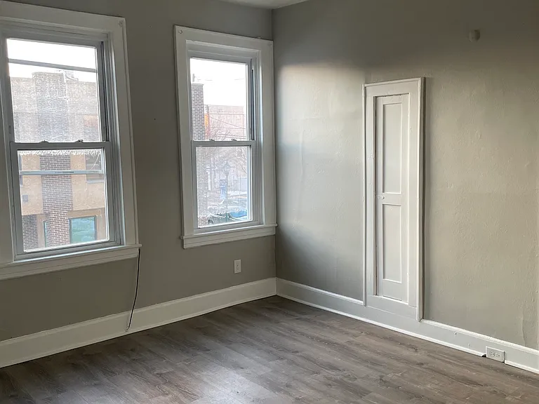 1 W Somerset St #4 — Photo 3