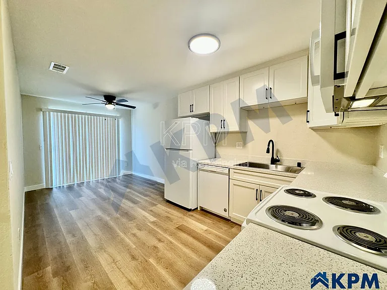 7355 Kelley Dr — Photo 7