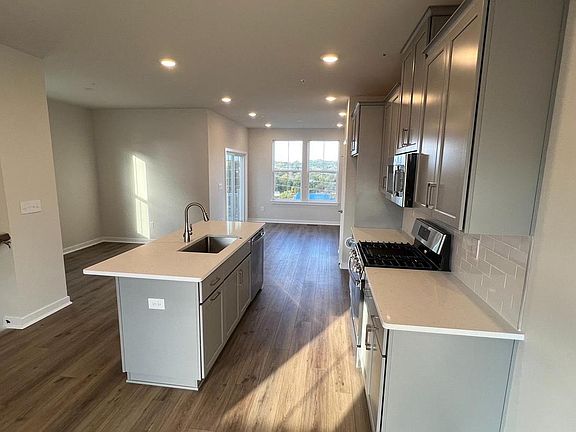 3rd image of 839 Pecan Rd