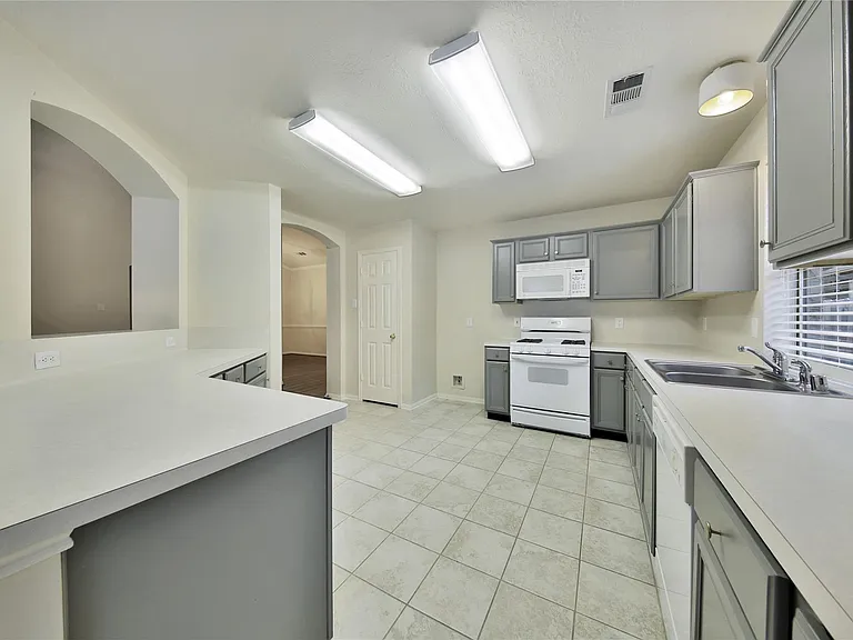17210 Red River Trl — Photo 11