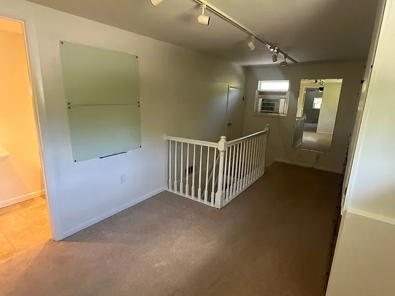 1005 E Wylie St — Photo 29