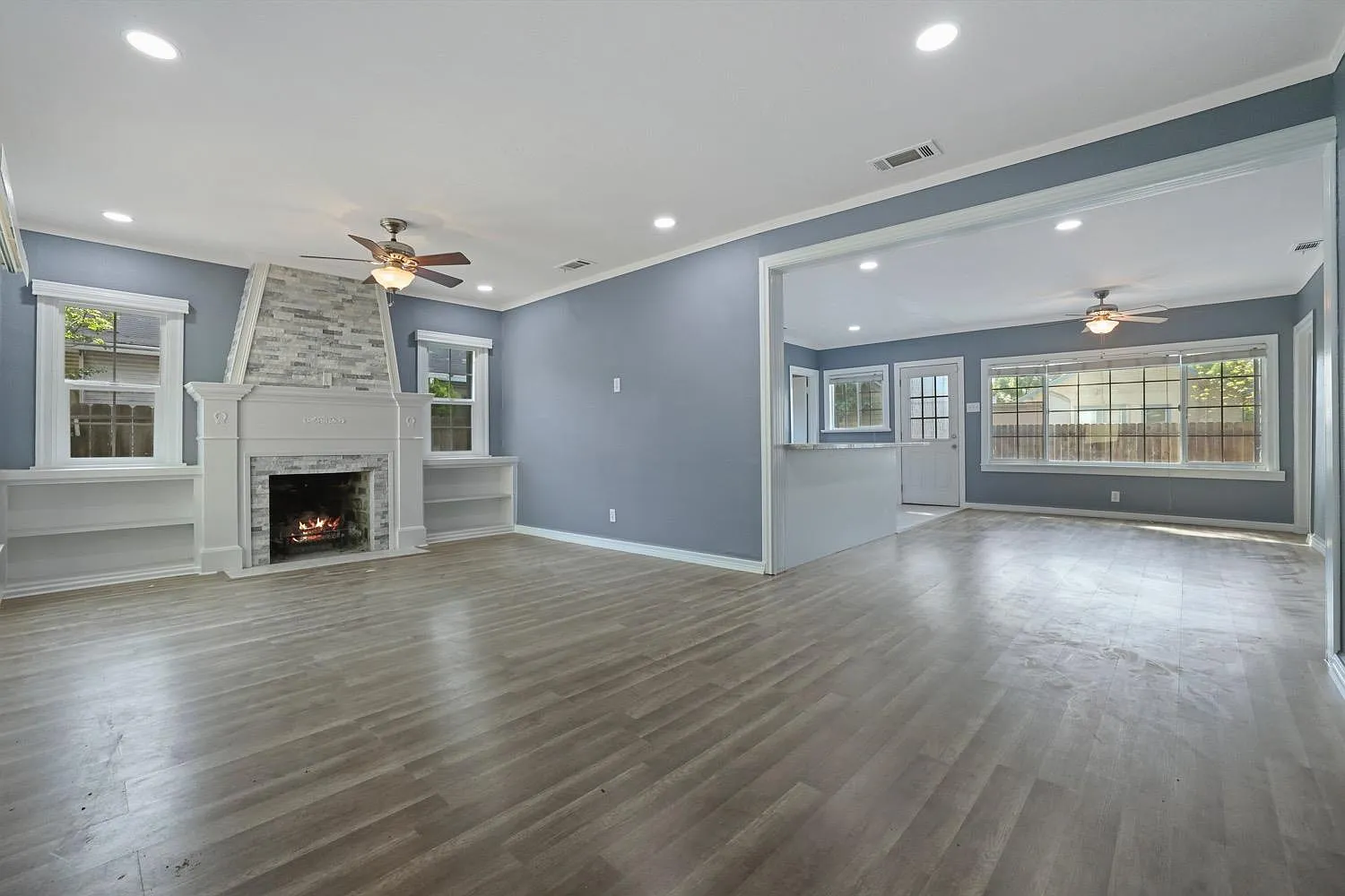 1452 W Elm St photo 1