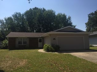 704 Evergreen Dr, Chatham, IL 62629