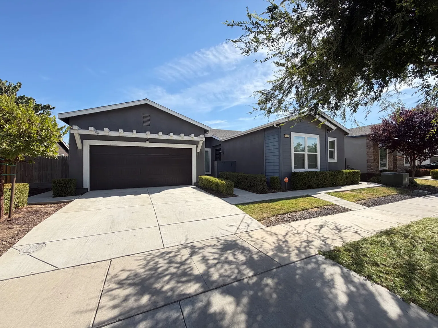 3 bed, 2.0 bath, 2500 sqft, $2,600 — Photo 2