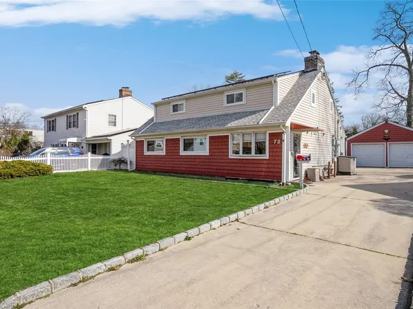 72 N Emerson Avenue, Copiague, NY 11726