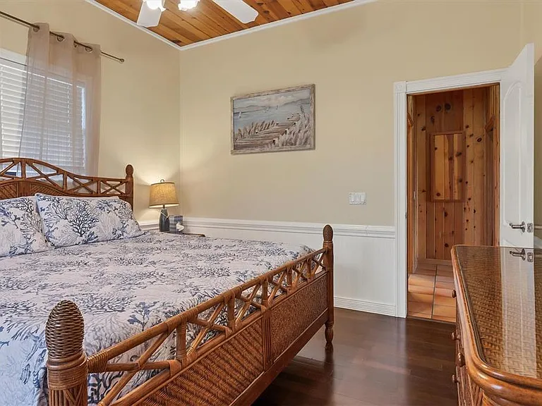 51 Palm Dr — Photo 24