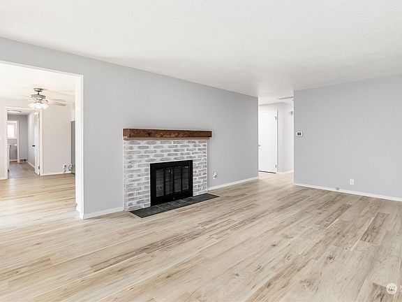 5th image of 3613 Tahoma Place W
