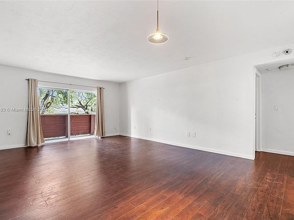 2nd image of 1205 Mariposa Ave APT 328