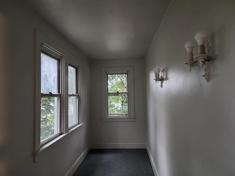 210 Radcliffe St — Photo 7