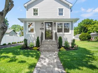 15 Tildean Ln, Bayville, NY 11709
