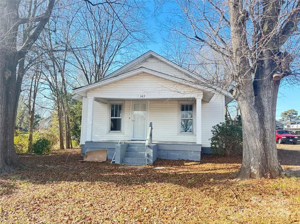 142 26th St SW, Hickory, NC 28602