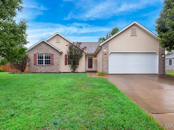904 Woodland Dr, Maryville, IL 62062
