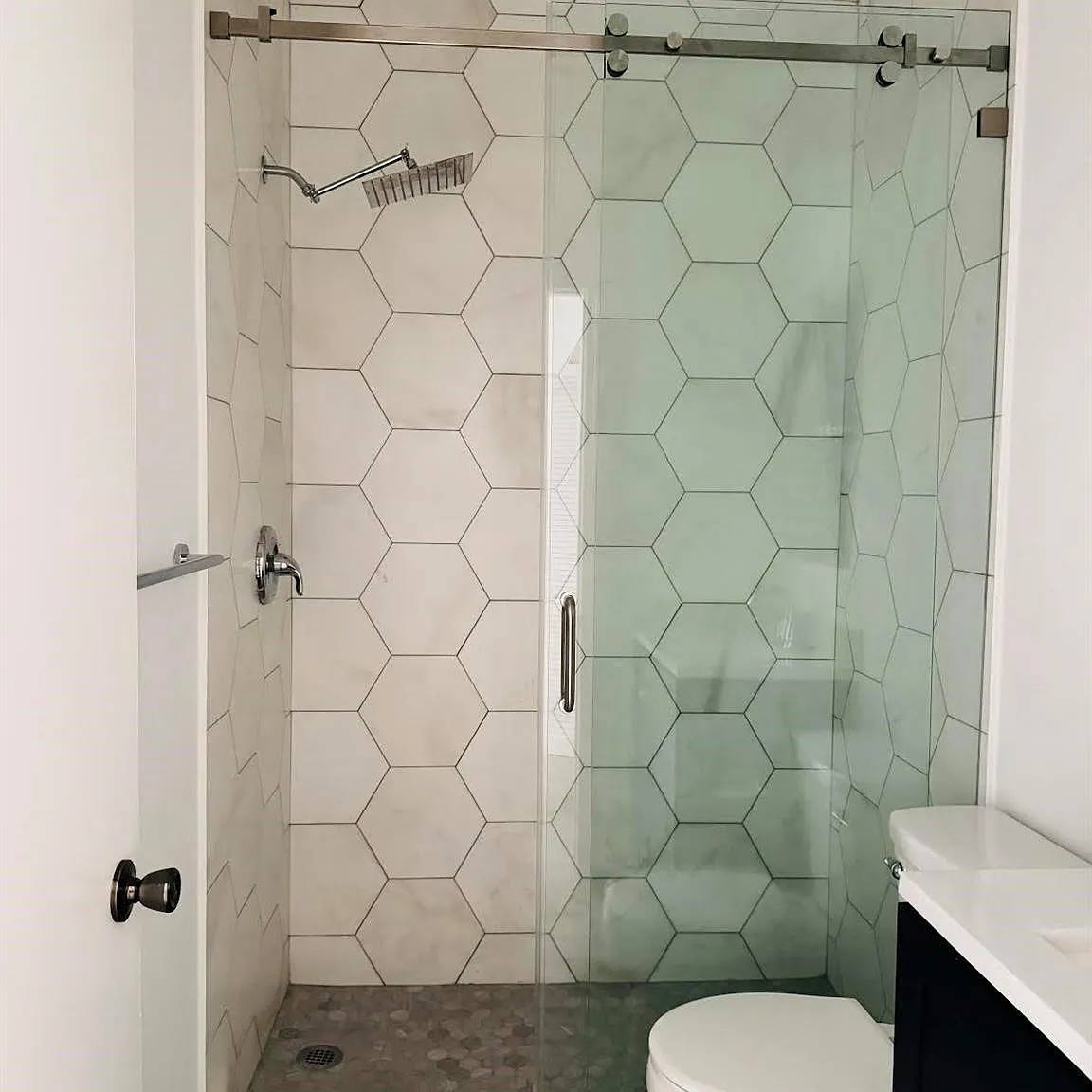 1 bed, 1.0 bath, 5665 sqft, $2,100 — Photo 3