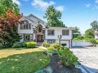 222 Standish Rd, Paramus, NJ 07652