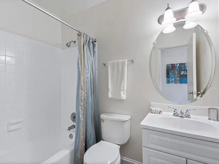 Berkdale Apartments — Photo 9