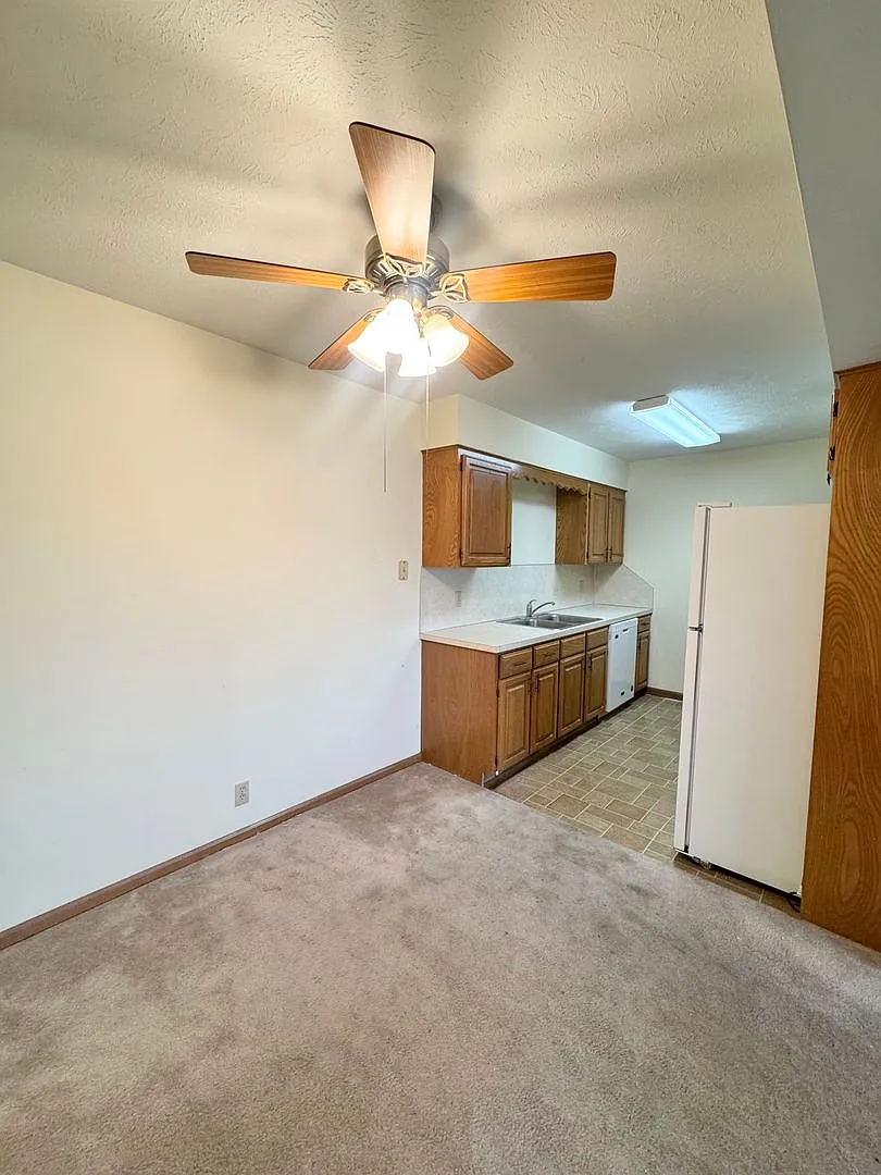 Lamplighter Properties - — Photo 4