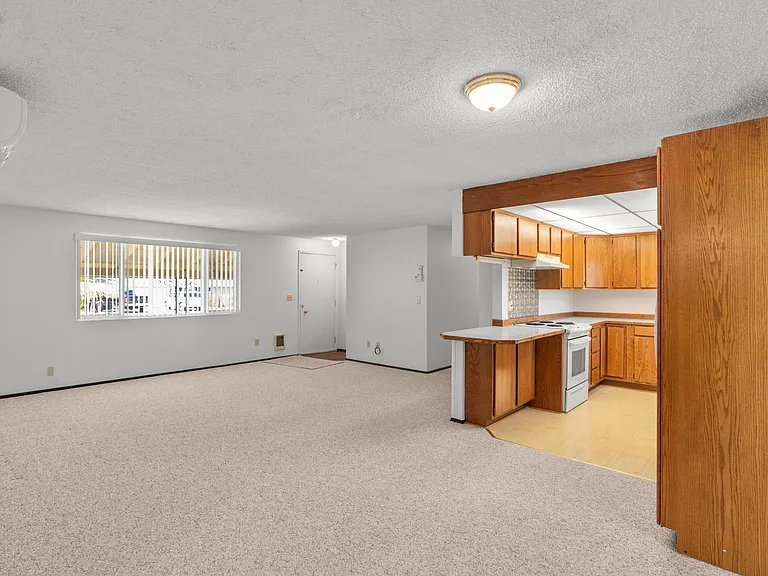 630 Bender Ln — Photo 11