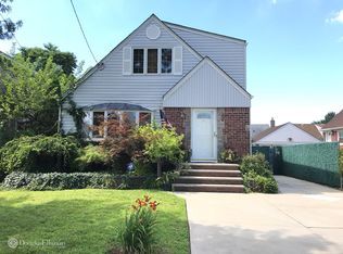 108 Henry St, Valley Stream, NY 11580