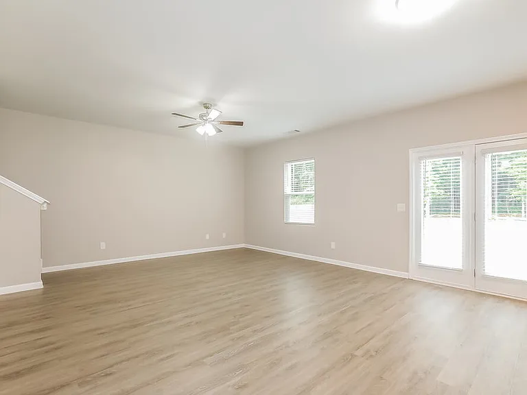 1091 Coldwater Dr — Photo 4