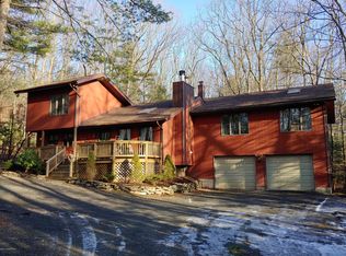 190 Cobble Creek Dr, Tannersville, PA 18372