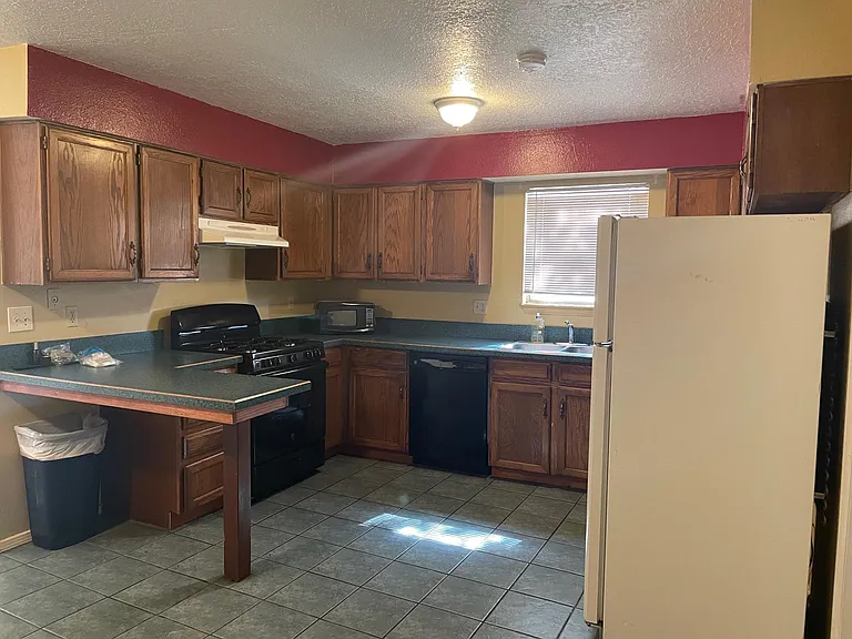 1280 La Fonda Dr — Photo 3