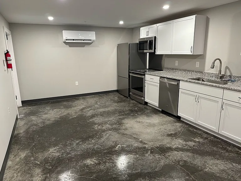 1205 S Rogers St — Photo 4