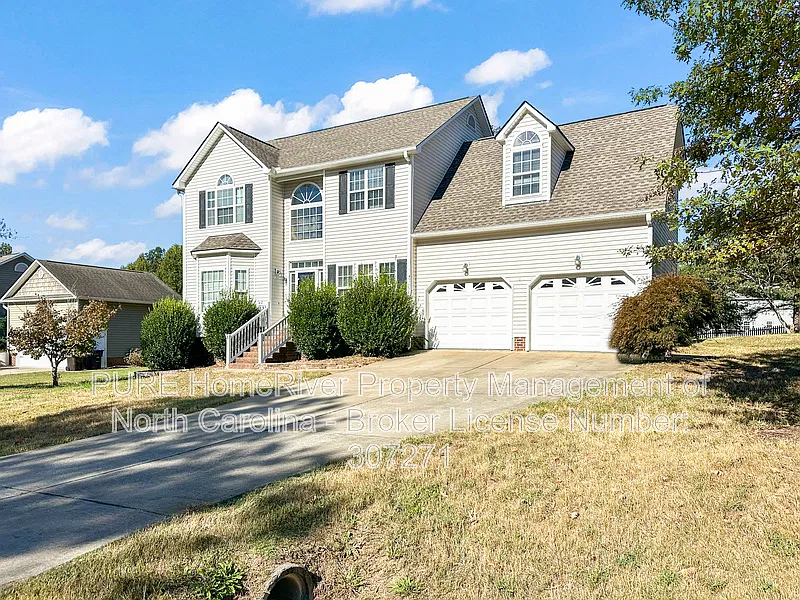 3 bed, 3.0 bath, 2261 sqft, $2,350 — Photo 2