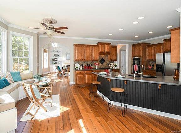 5th image of 9169 Drayton Ln