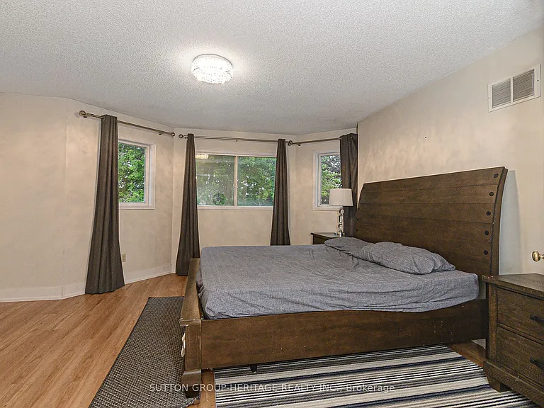 209 Bassett Blvd — Photo 27