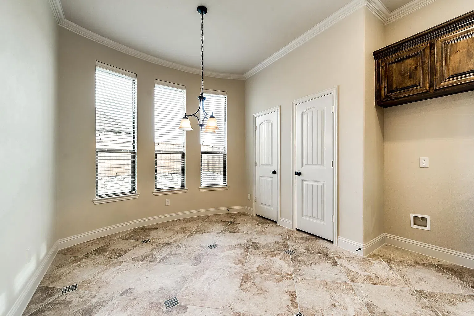 3 bed, 1890 sqft, $2,400 — Photo 3