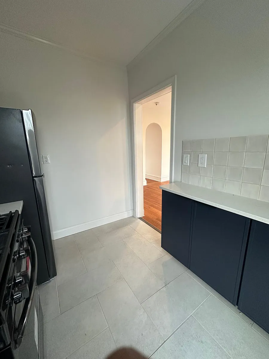 Building Photo - 48 Trumbull St #3