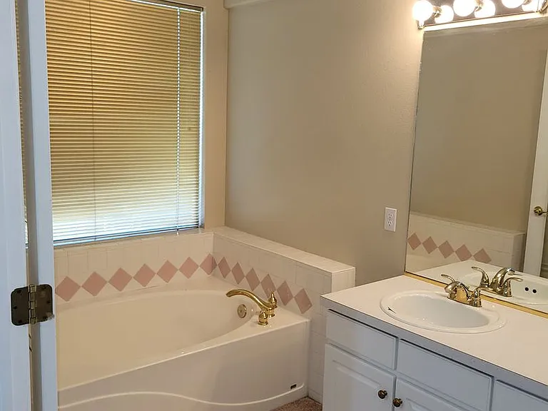 1329 Nutwood Dr — Photo 11