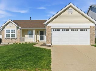 211 Cheval Square Dr, Chesterfield, MO 63005