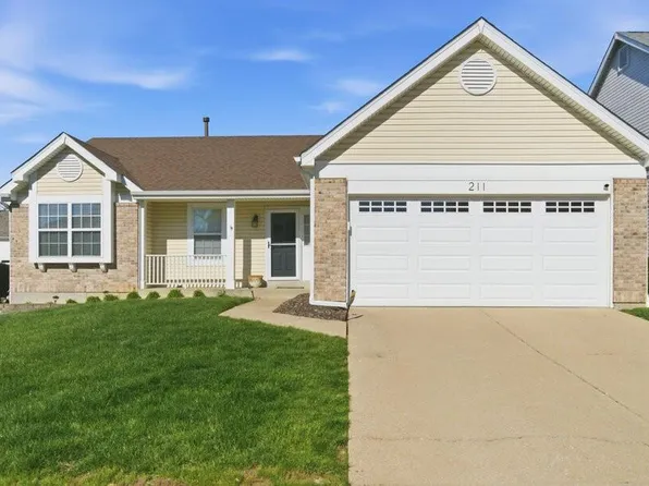 211 Cheval Square Dr, Chesterfield, MO 63005
