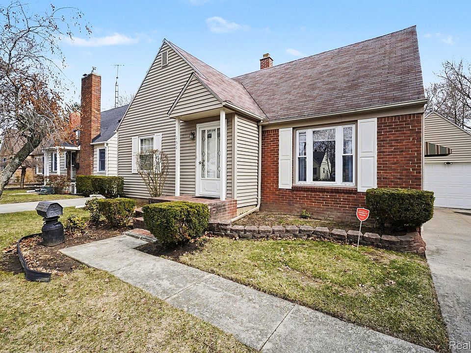 1st image of 151 Commonwealth Ave