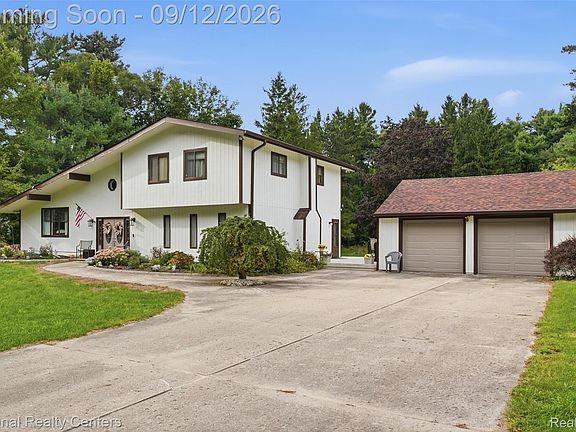 2nd image of 2631 Garden Rd