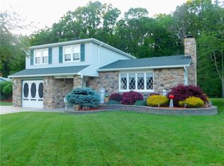 6710 Grauer Rd, Niagara Falls, NY 14305