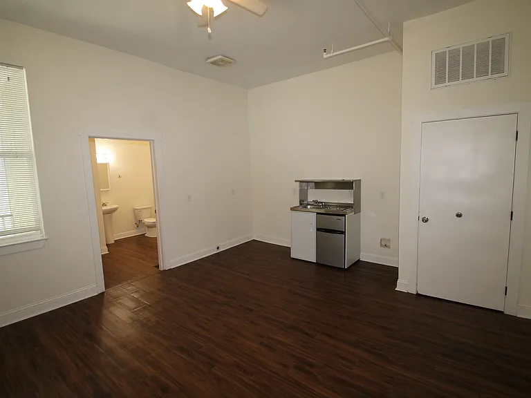 321 W 36th St #1 — Photo 3