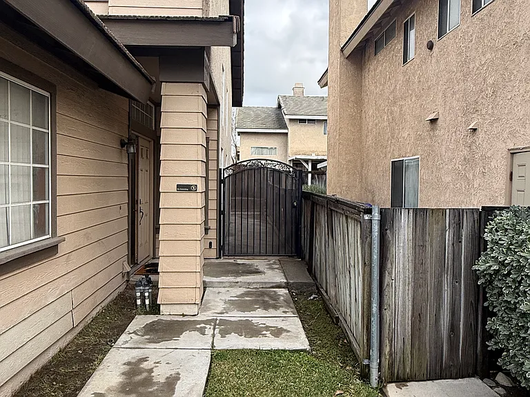 8023 Park Lawn Ct — Photo 16